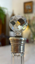 Încarcă imaginea în vizualizatorul Galerie, Decantor mini din cristal masiv si Argint - anii ‘1920

