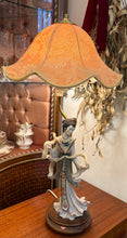 Încarcă imaginea în vizualizatorul Galerie, Veioză vintage cu figurină japoneză, Auro Belcari
