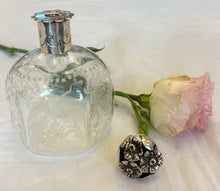 Încarcă imaginea în vizualizatorul Galerie, Sticluta vintage parfum - Argint 800 - anii ‘20 - Art Deco
