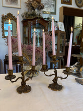 Încarcă imaginea în vizualizatorul Galerie, Set 2 sfesnice vintage din bronz - 1890
