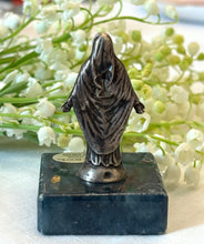 Încarcă imaginea în vizualizatorul Galerie, Statueta vintage Sf. Maria - Argint 800
