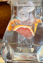 Încarcă imaginea în vizualizatorul Galerie, Set 6 pahare și carafă de cristal și argint

