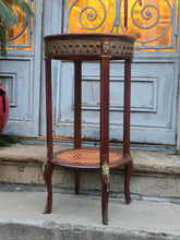 Încarcă imaginea în vizualizatorul Galerie, Gheridon vintage din lemn si bronz - anii 1900
