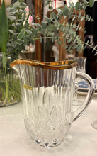 Încarcă imaginea în vizualizatorul Galerie, Carafă vintage din cristal Bohemia și Aur 24K - anii ‘80
