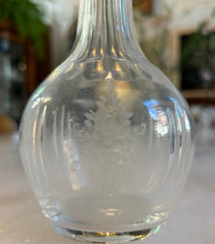 Încarcă imaginea în vizualizatorul Galerie, Decantor mini din cristal masiv si Argint - anii ‘1920
