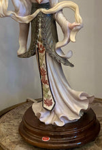 Încarcă imaginea în vizualizatorul Galerie, Veioză vintage cu figurină japoneză, Auro Belcari
