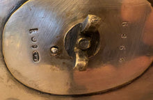 Încarcă imaginea în vizualizatorul Galerie, Set Victorian Argintat - anii 1883
