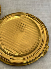 Încarcă imaginea în vizualizatorul Galerie, Pudrieră vintage cu goblen, cca. anii ‘50
