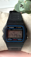 Încarcă imaginea în vizualizatorul Galerie, Ceas retro Casio
