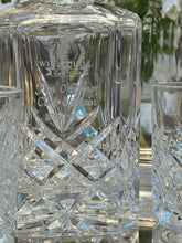 Încarcă imaginea în vizualizatorul Galerie, Set vintage din cristal, carafă gravată și 4 pahare, anii 1998
