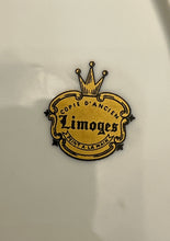 Încarcă imaginea în vizualizatorul Galerie, Platou oval din porțelan Limoges, Franța, cca. anii ‘60
