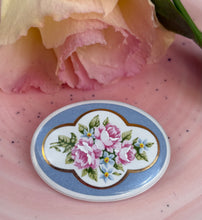 Încarcă imaginea în vizualizatorul Galerie, Brosa vintage din ceramica - anii ‘60
