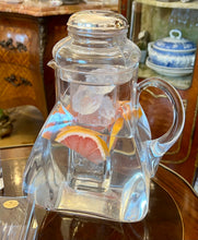 Încarcă imaginea în vizualizatorul Galerie, Set 6 pahare și carafă de cristal și argint
