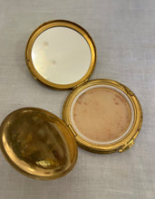 Încarcă imaginea în vizualizatorul Galerie, Pudrieră vintage cu goblen, cca. anii ‘50
