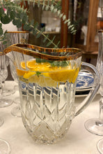 Încarcă imaginea în vizualizatorul Galerie, Carafă vintage din cristal Bohemia și Aur 24K - anii ‘80
