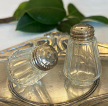 Încarcă imaginea în vizualizatorul Galerie, Set solnite vintage din Cristal si Argint - 1910 - 1960
