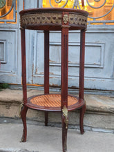 Încarcă imaginea în vizualizatorul Galerie, Gheridon vintage din lemn si bronz - anii 1900

