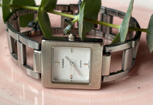 Încarcă imaginea în vizualizatorul Galerie, Ceas Casio
