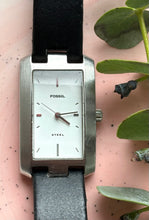 Încarcă imaginea în vizualizatorul Galerie, Ceas retro Fossil
