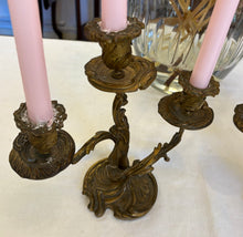 Încarcă imaginea în vizualizatorul Galerie, Set 2 sfesnice vintage din bronz - 1890
