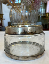 Încarcă imaginea în vizualizatorul Galerie, Recipient vintage din cristal si Argint 800 - anii ‘40
