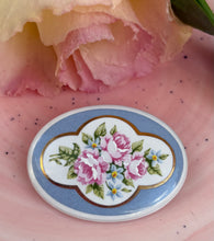 Încarcă imaginea în vizualizatorul Galerie, Brosa vintage din ceramica - anii ‘60

