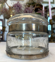Încarcă imaginea în vizualizatorul Galerie, Recipient vintage din cristal si Argint 800 - anii ‘40
