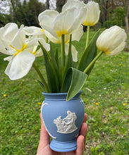 Încarcă imaginea în vizualizatorul Galerie, Vaza mini - Wedgwood

